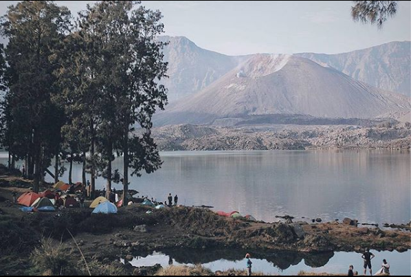 Danau Segara Anak di Gunung Rinjani (dok. Instagram/@mujahid_marten)