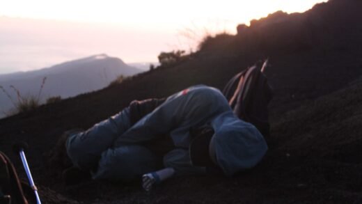Tidur di Jalur Pendakian