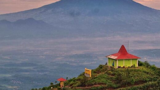 Gunung Andong di Magelang, Jawa Tengah
