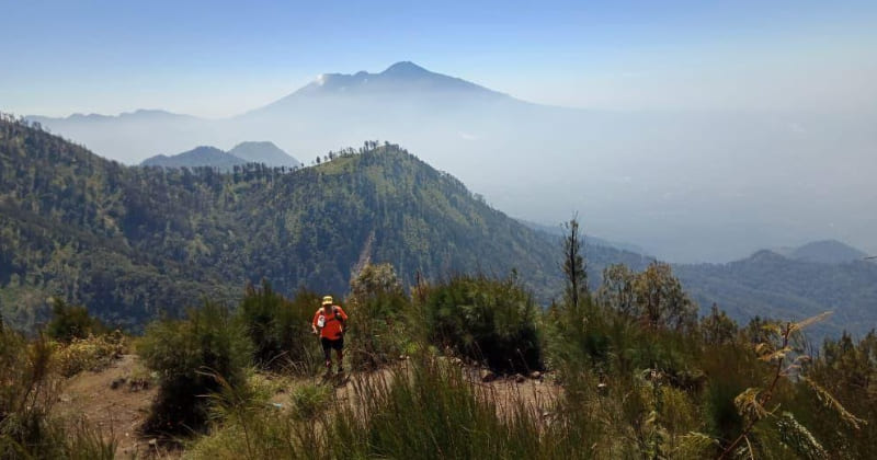 Puncak Batu Tulis Gunung Kawi (1)