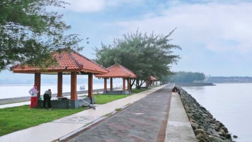 Wisata di Pantai Utara Jawa