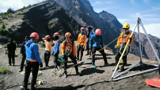 Evakuasi WNA Brasil di Rinjani