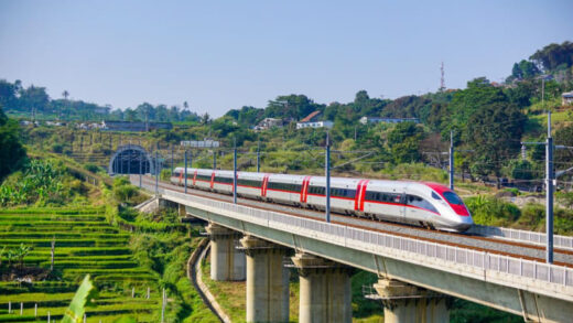 Penumpang Kereta Cepat Whoosh