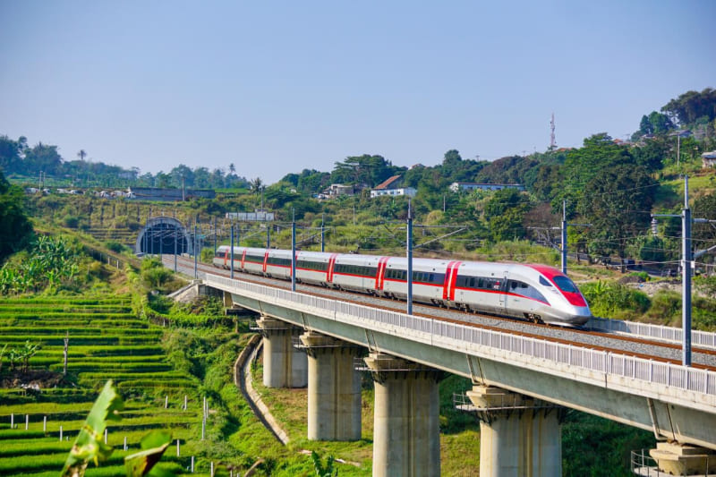 Penumpang Kereta Cepat Whoosh