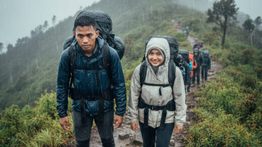 Mendaki Musim Hujan