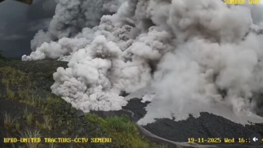 Erupsi Semeru 19 November 2025