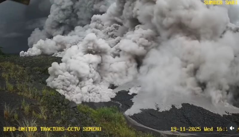 Erupsi Semeru 19 November 2025