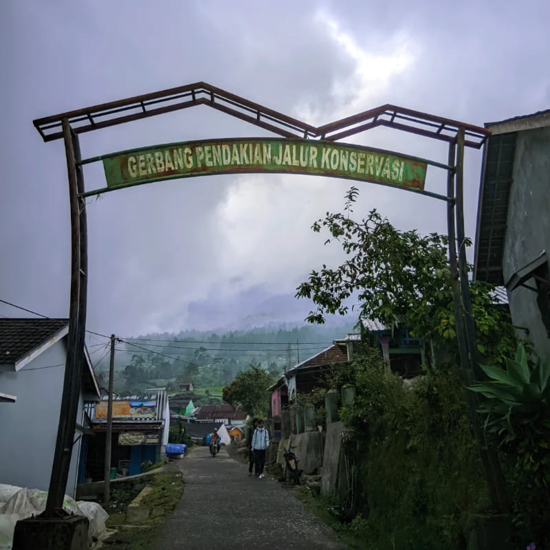 Pintu Awal pendakian Gunung Slamet via Gunung Malang