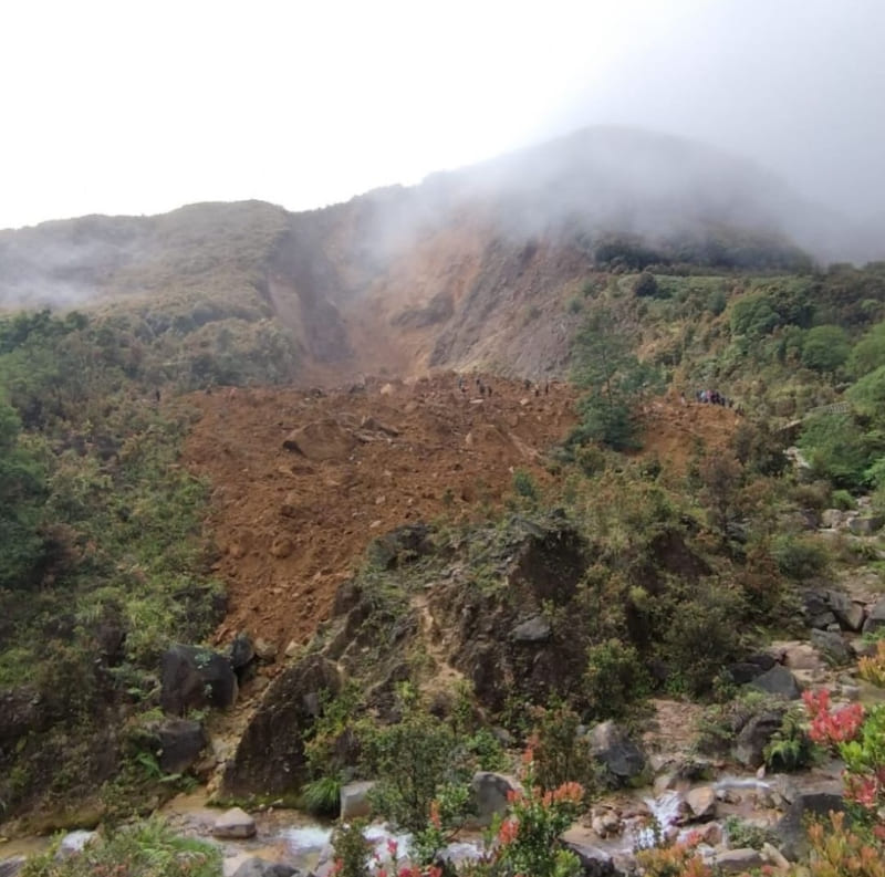 Gunung Papandayan Longsor