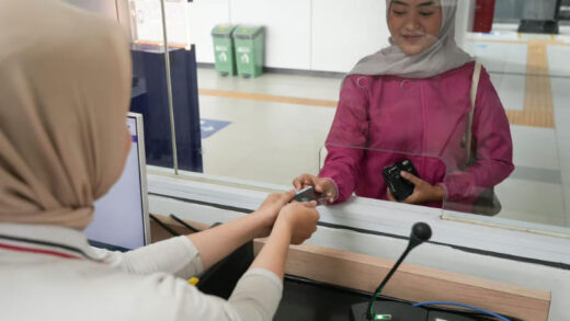 Layanan Penitipan Barang LRT