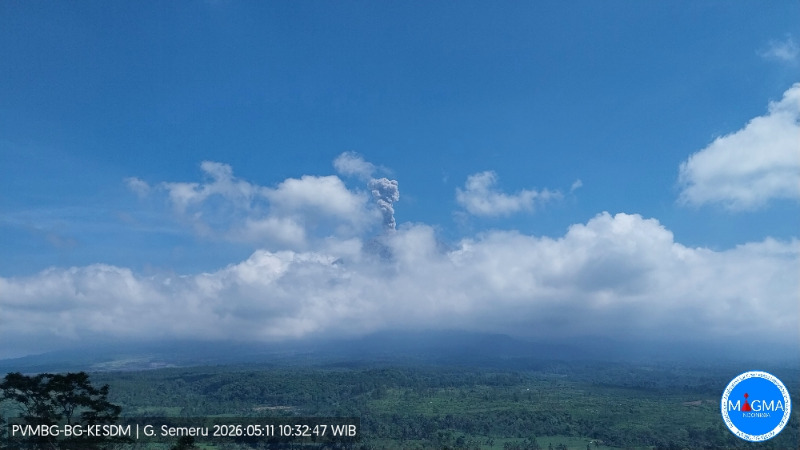 Gunung Semeru Erupsi