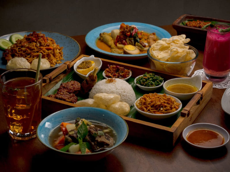 Tempat Makan di Seminyak Bali