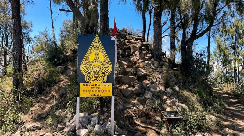 Puncak Batu Tulis Kawi via Precet