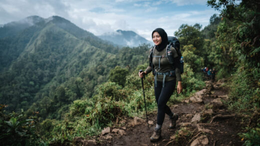 Trekking Gunung